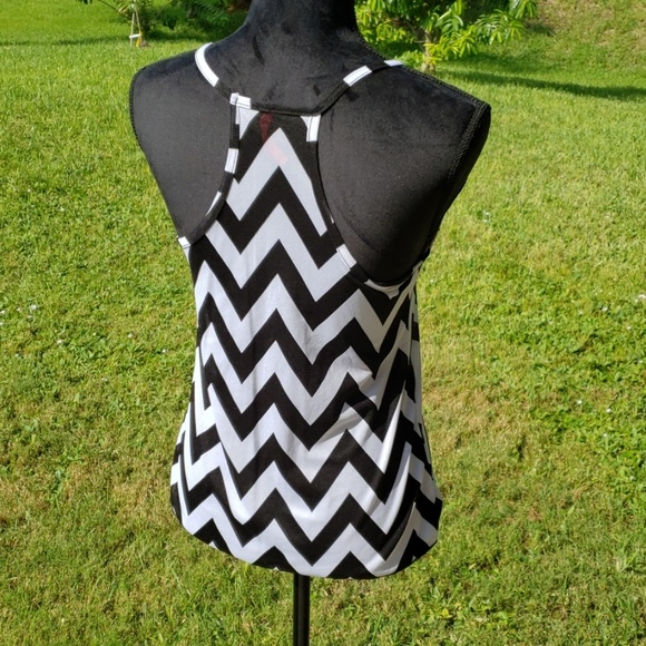 Cute black and white button shirt - Picture 4 of 6